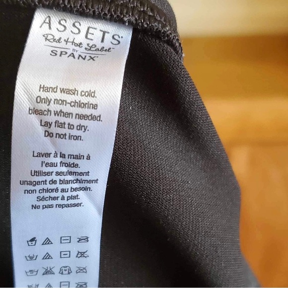 Assets SPANX Faux Leather Structured Shine Leggings - Picture 6 of 7